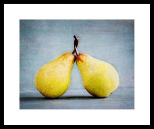 410_FR-Pears entwined_